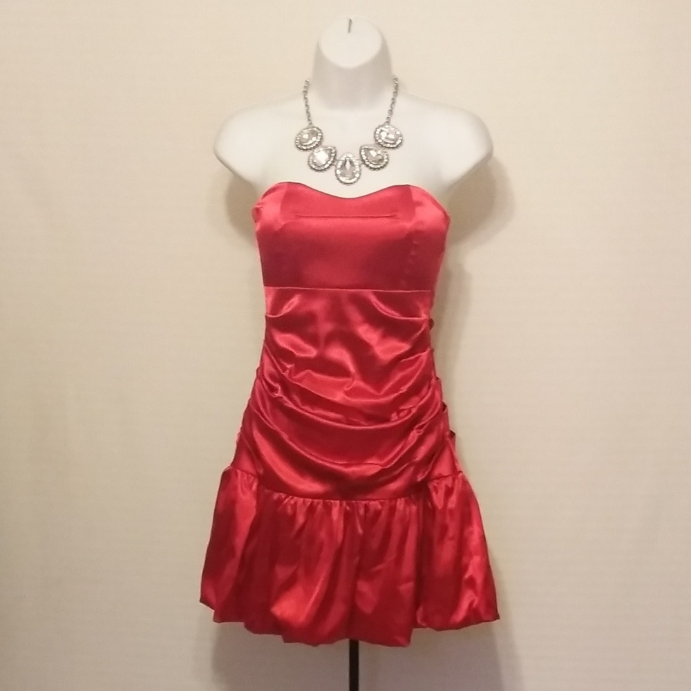3/$15 CLOSET CLOSING RED HOT SATINY PARTY DRESS